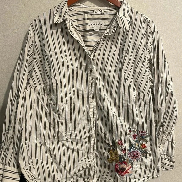 Ava & Viv button down embroidered floral blouse size 3x - Picture 5 of 8